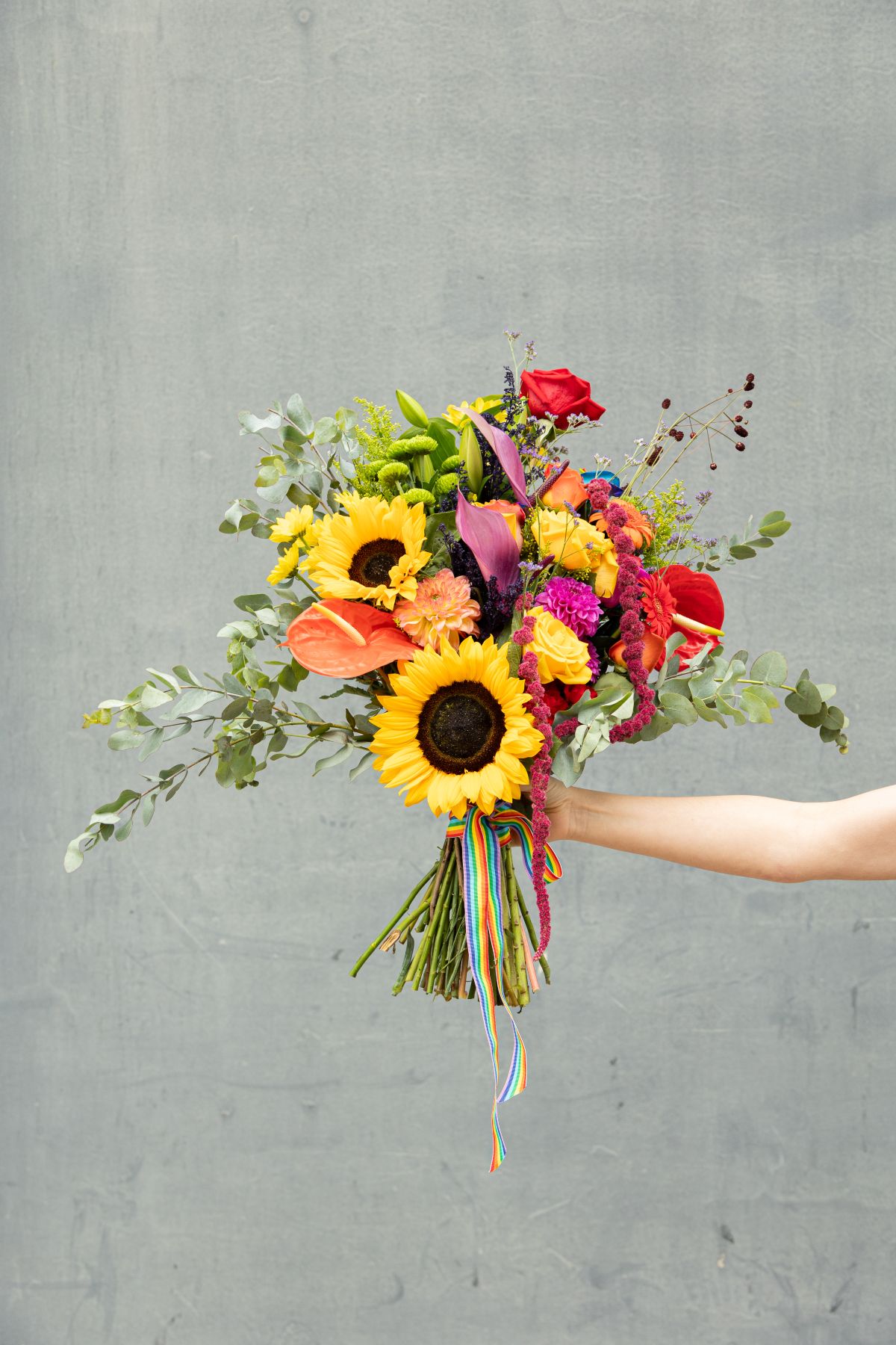 Ramo de flores variadas por el Día del Orgullo LGTBIQ+