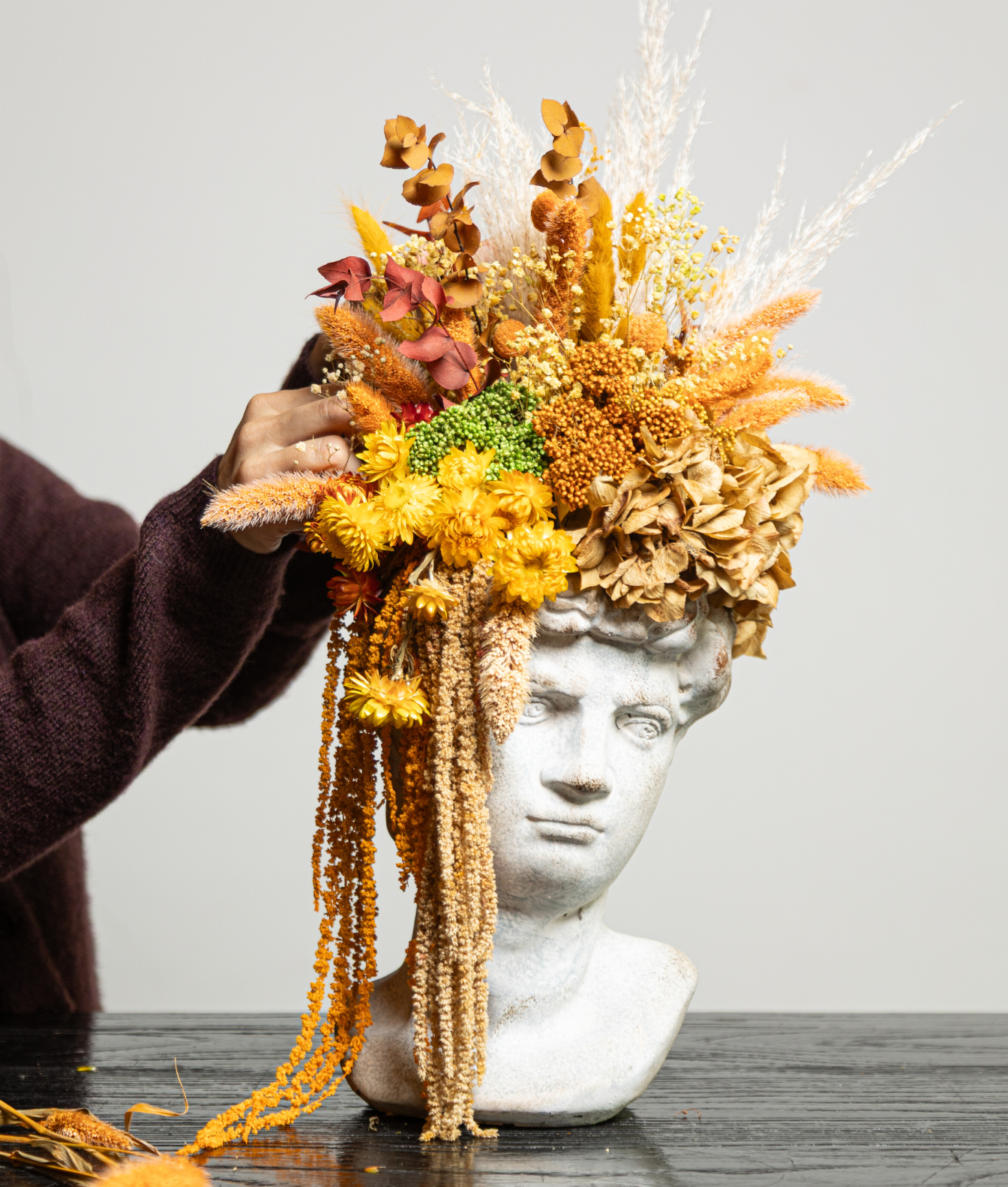 Taller Cabeza Helénica con Flores Preservadas